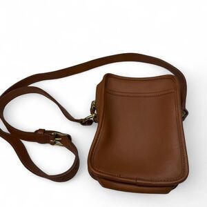 COACH Rare 90’s ‘Kit Bag’ Camera Bag Crossbody Bag, Model 9973, Tan